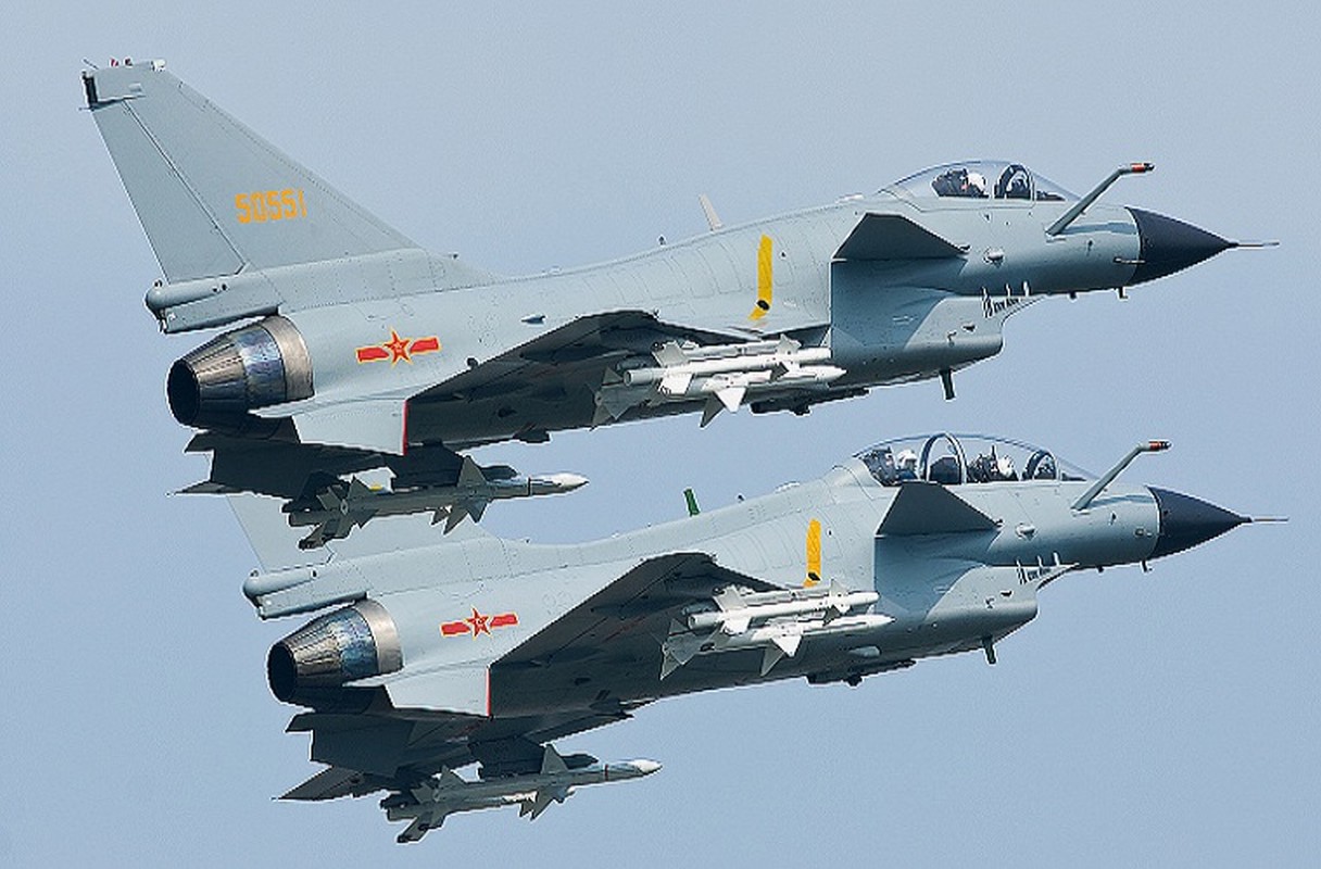 Soc nang: J-10 Trung Quoc chi bay duoc lien tuc ba tieng